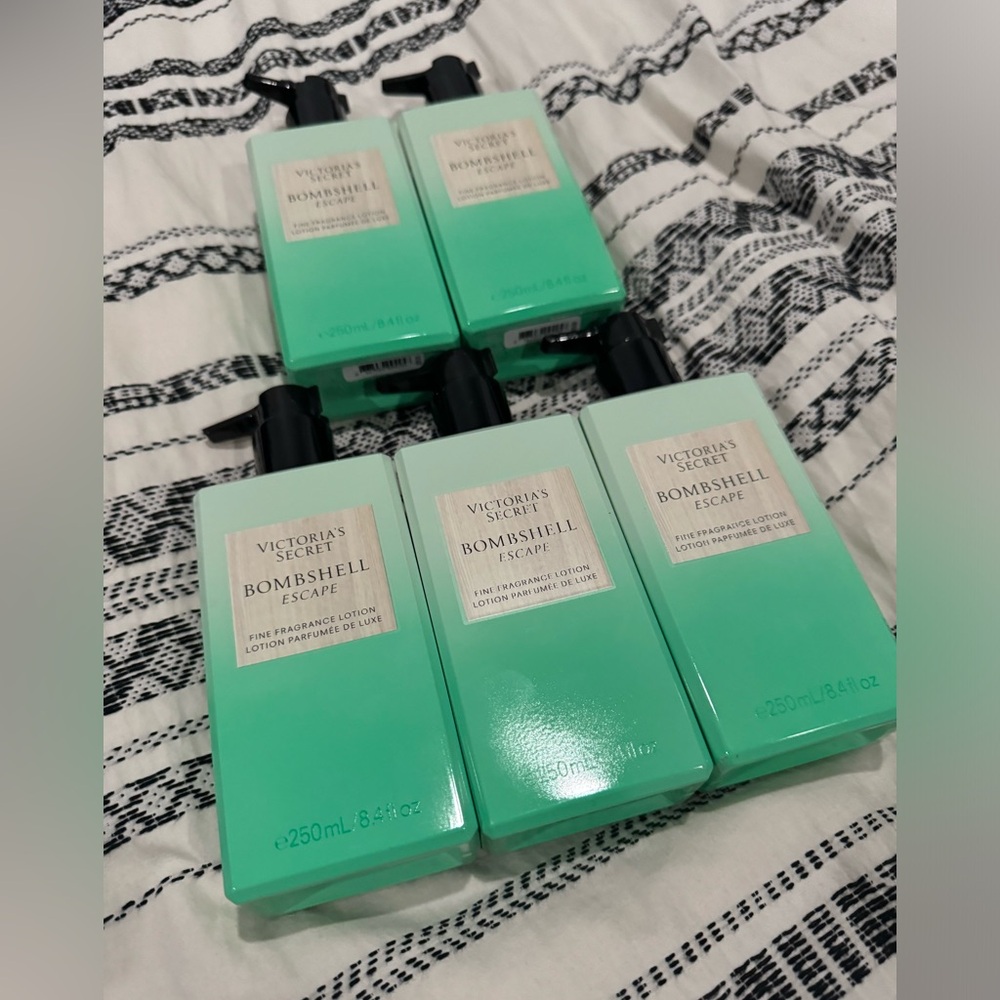 Victoria Secret- bombshell escape fine fragrance lotion